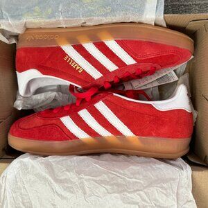 NWT Adidas Gazelle Size 7 W, 6 M